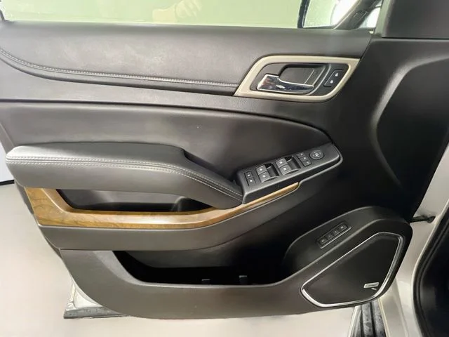 Used 2019 Silver GMC Denali image 34