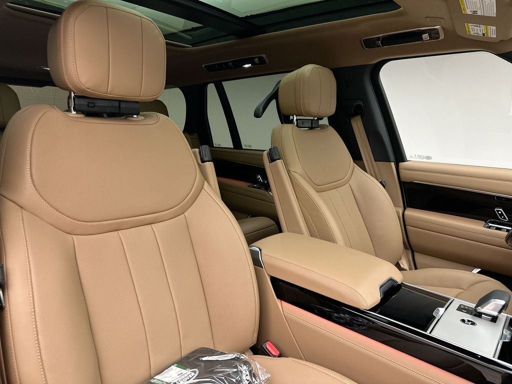 New 2026 Eiger Grey Land Rover SE image 14