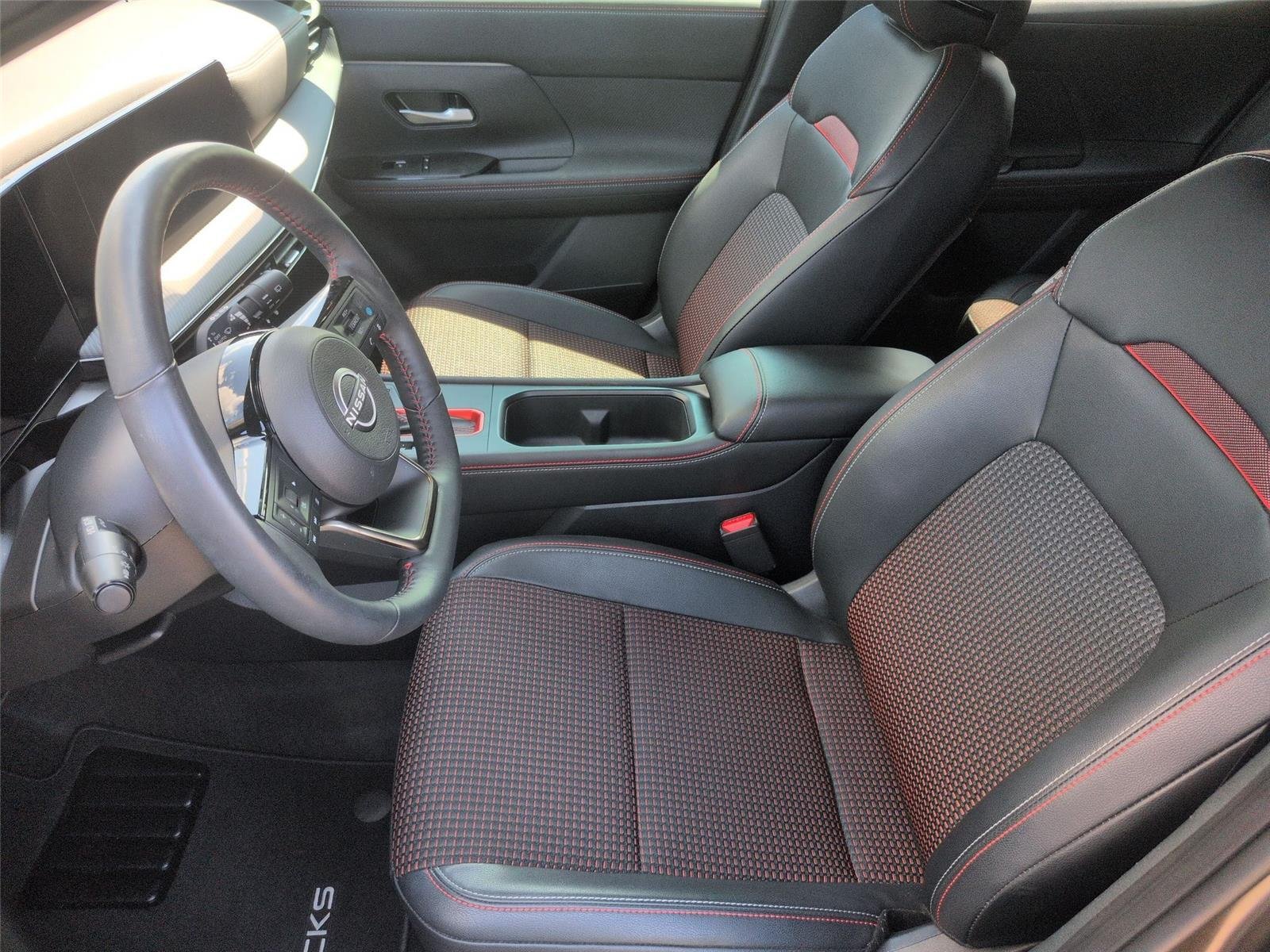 Used 2025 Canyon Bronze Metallic Nissan SR image 18