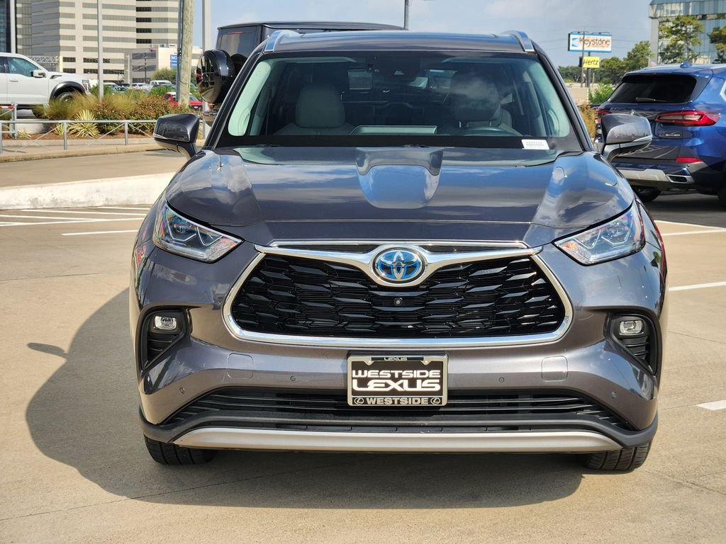 Used 2022 Magnetic Gray Metallic Toyota Platinum image 2