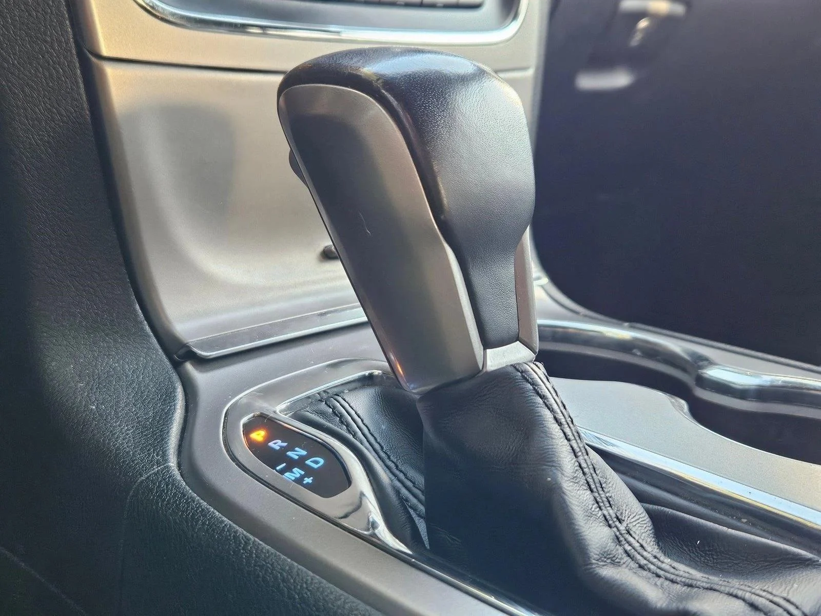 Used 2020 Bright White Clearcoat Jeep Laredo E image 10