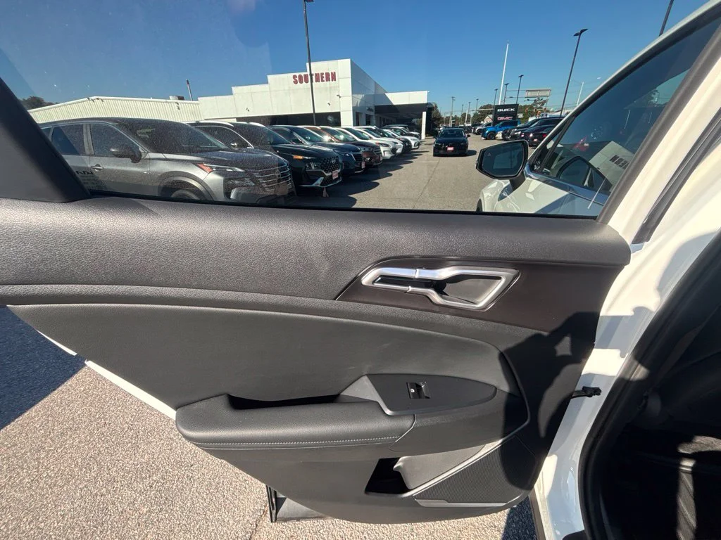 Used 2026 White Kia EX image 17