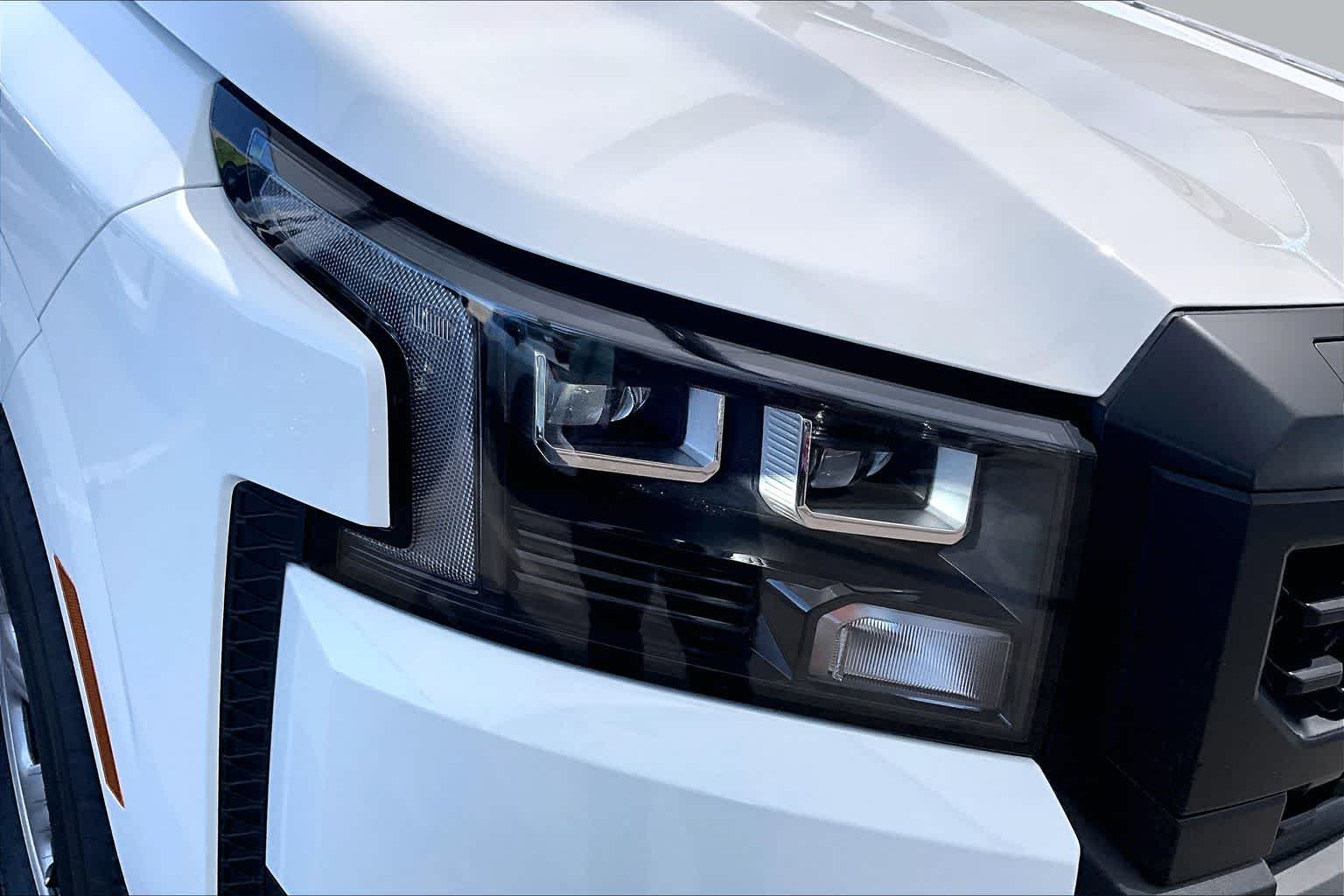 New 2026 Glacier White Nissan S image 18