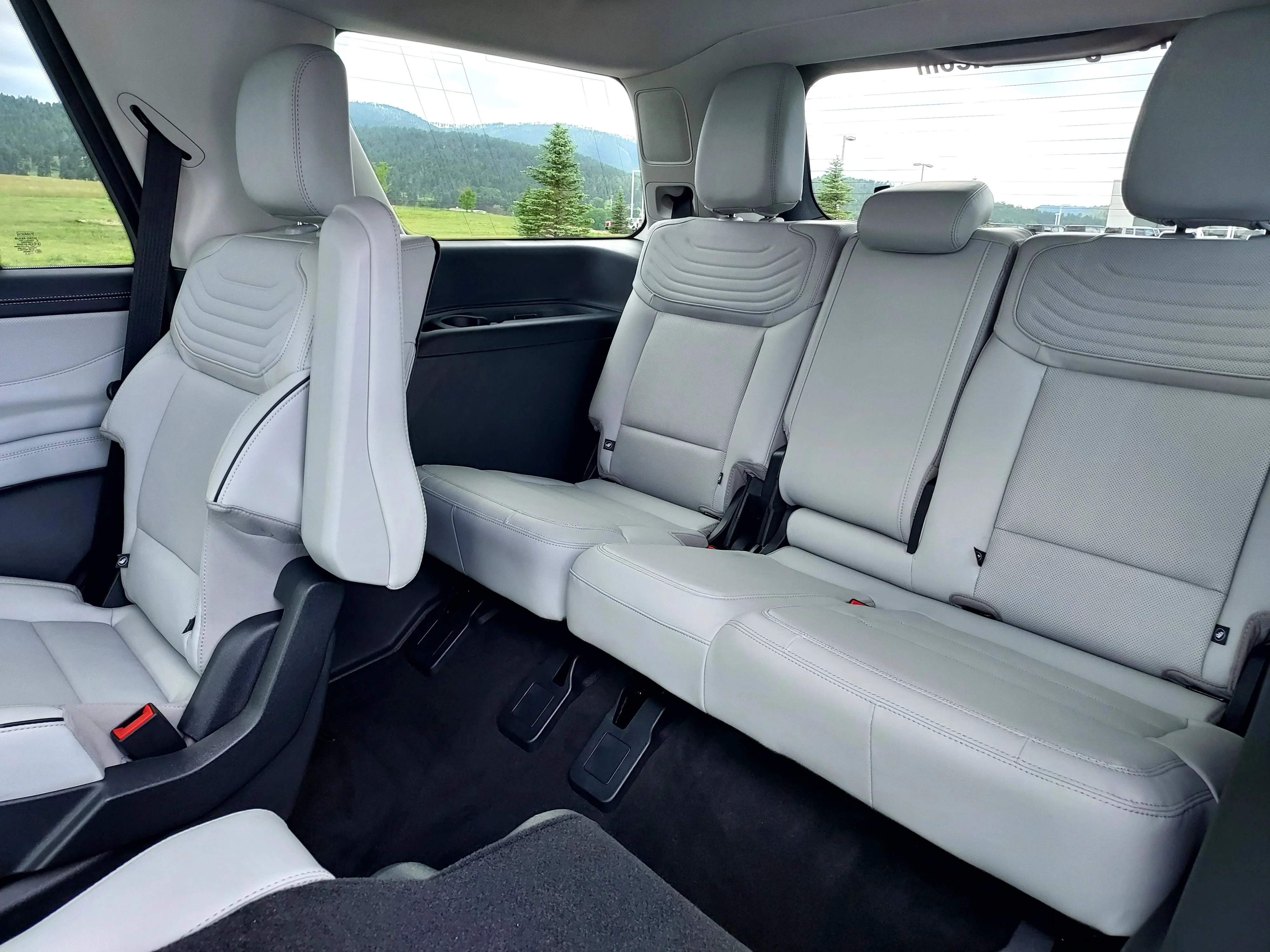 New 2026 Star White Metallic Tri-Coat Ford Platinum image 19