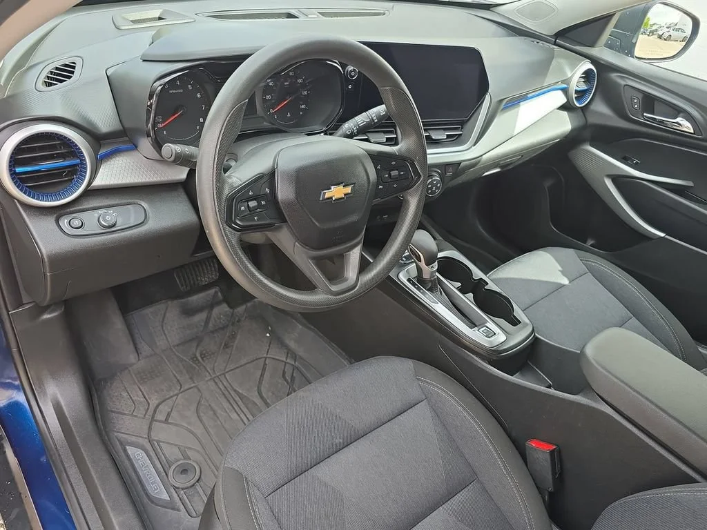 2024 Chevrolet Trax LS - Photo 10