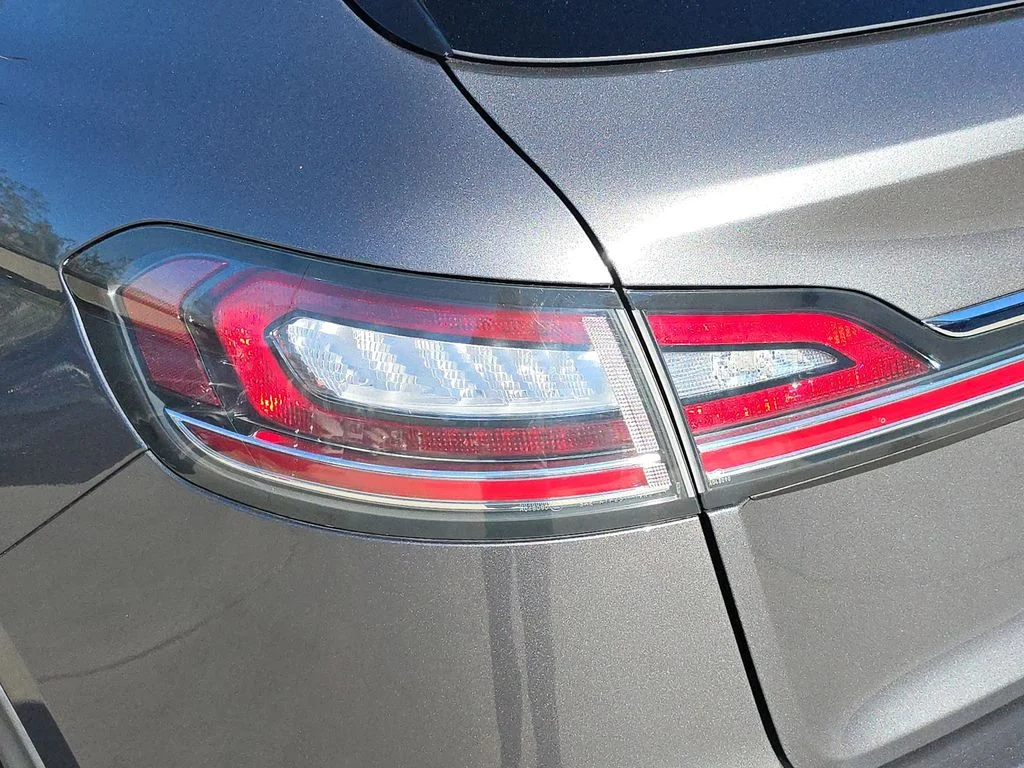 Used 2021 Gray Lincoln Reserve image 33