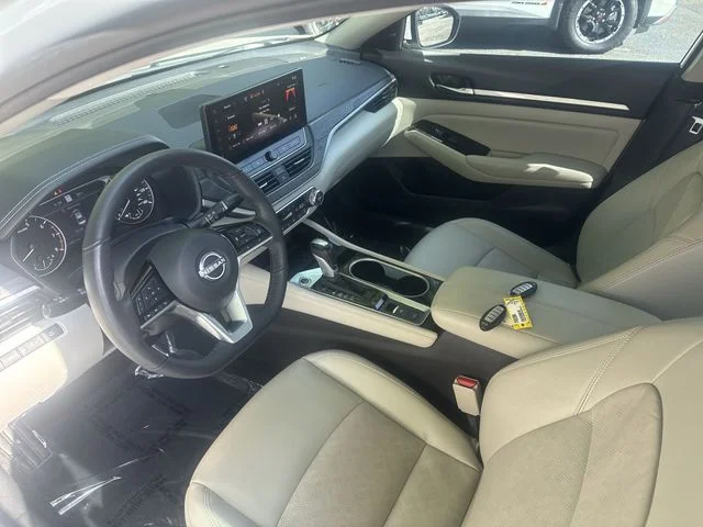 Used 2025 White Nissan 2.5 SL image 15