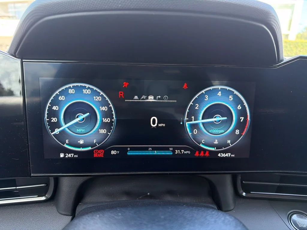 Used 2023 White Hyundai Base image 7