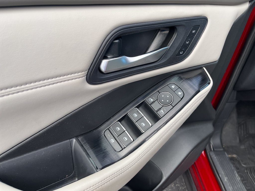 Used 2023 Red Nissan SL image 10