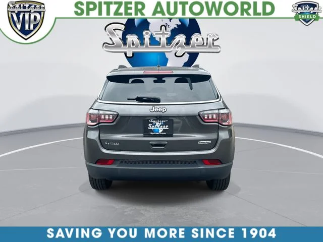Used 2018 Gray Jeep Latitude image 8