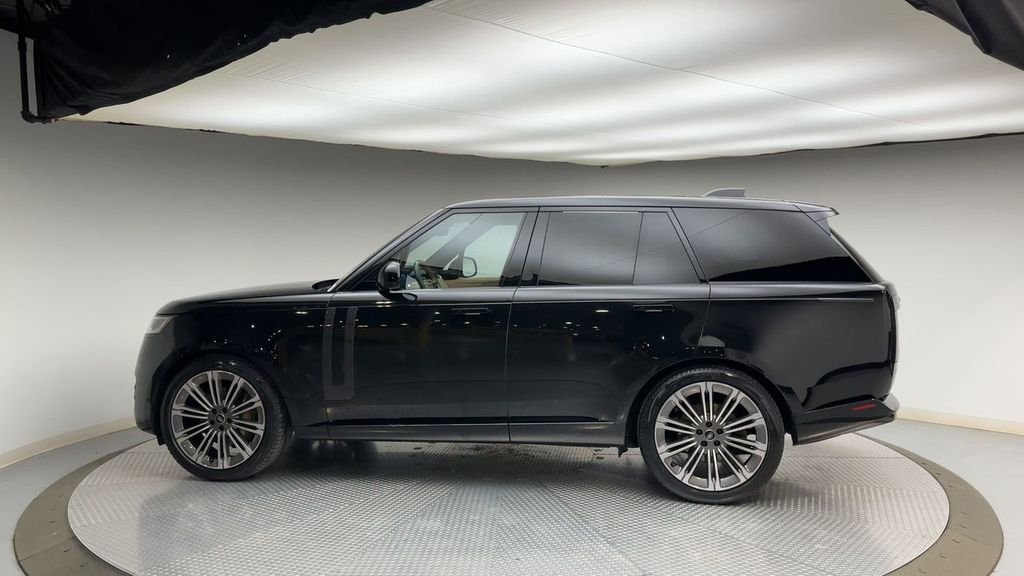 Used 2023 Santorini Black Metallic Land Rover SE image 5