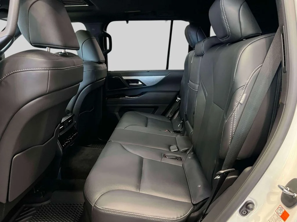 2026 Lexus LX 700h F-Sport - Photo 11