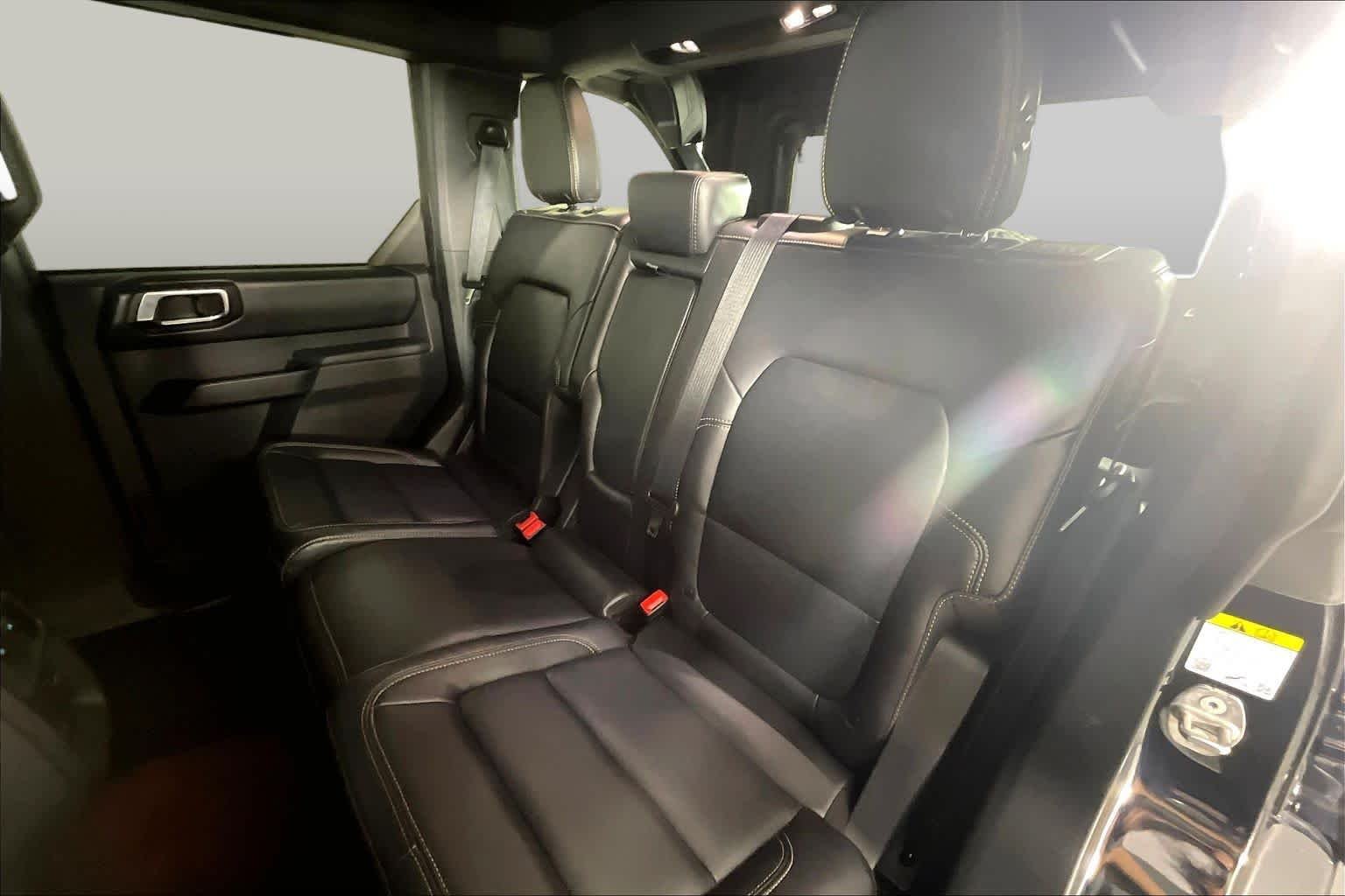Used 2025 Shadow Black Ford Badlands image 18