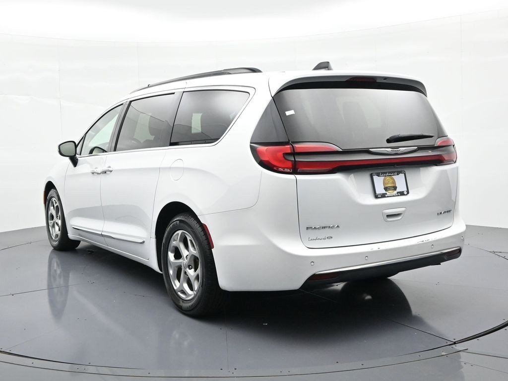 Used 2023 Bright White Clearcoat Chrysler Limited FWD image 8