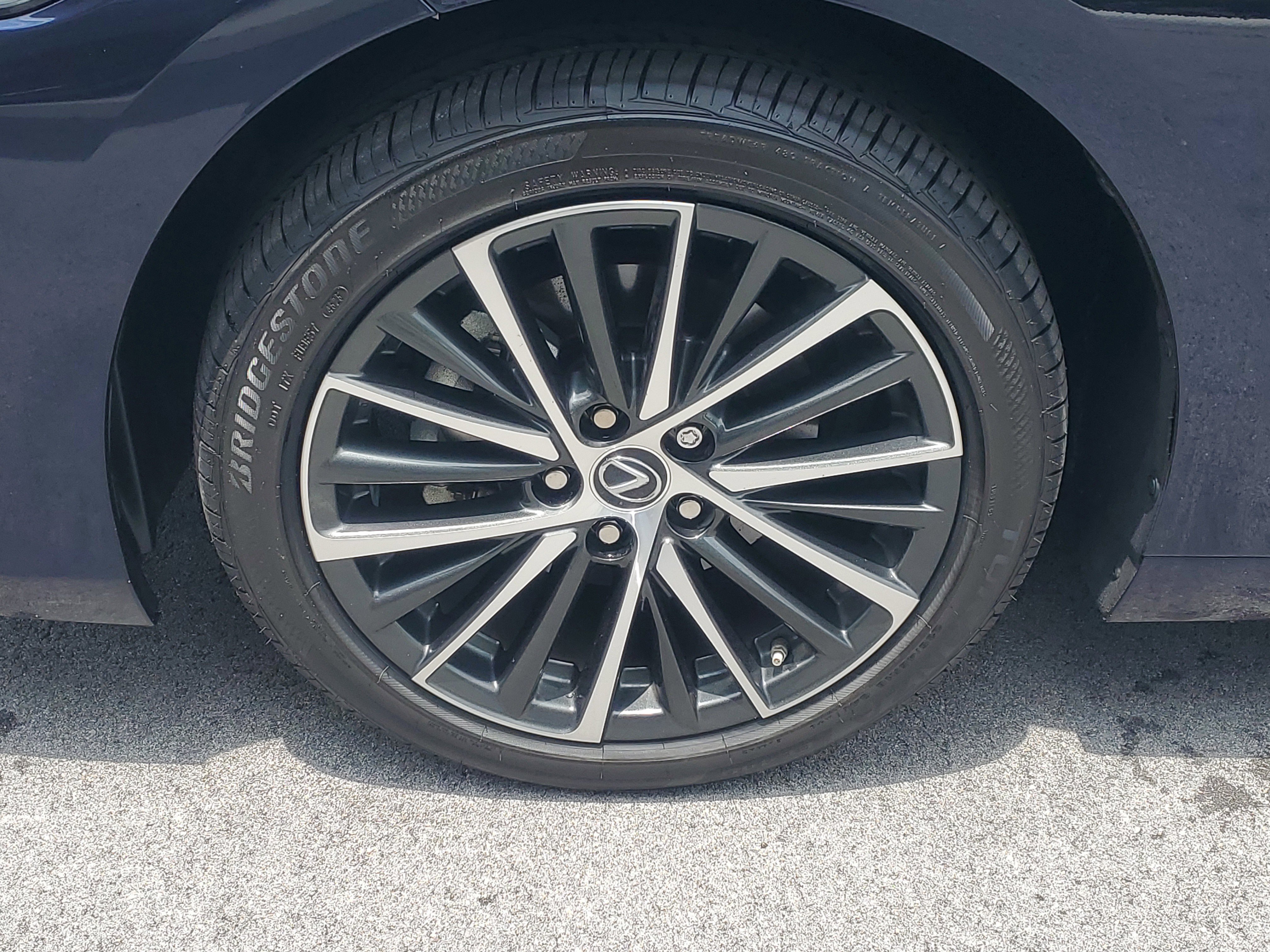 Used 2025 Mica Lexus ES 300h image 4