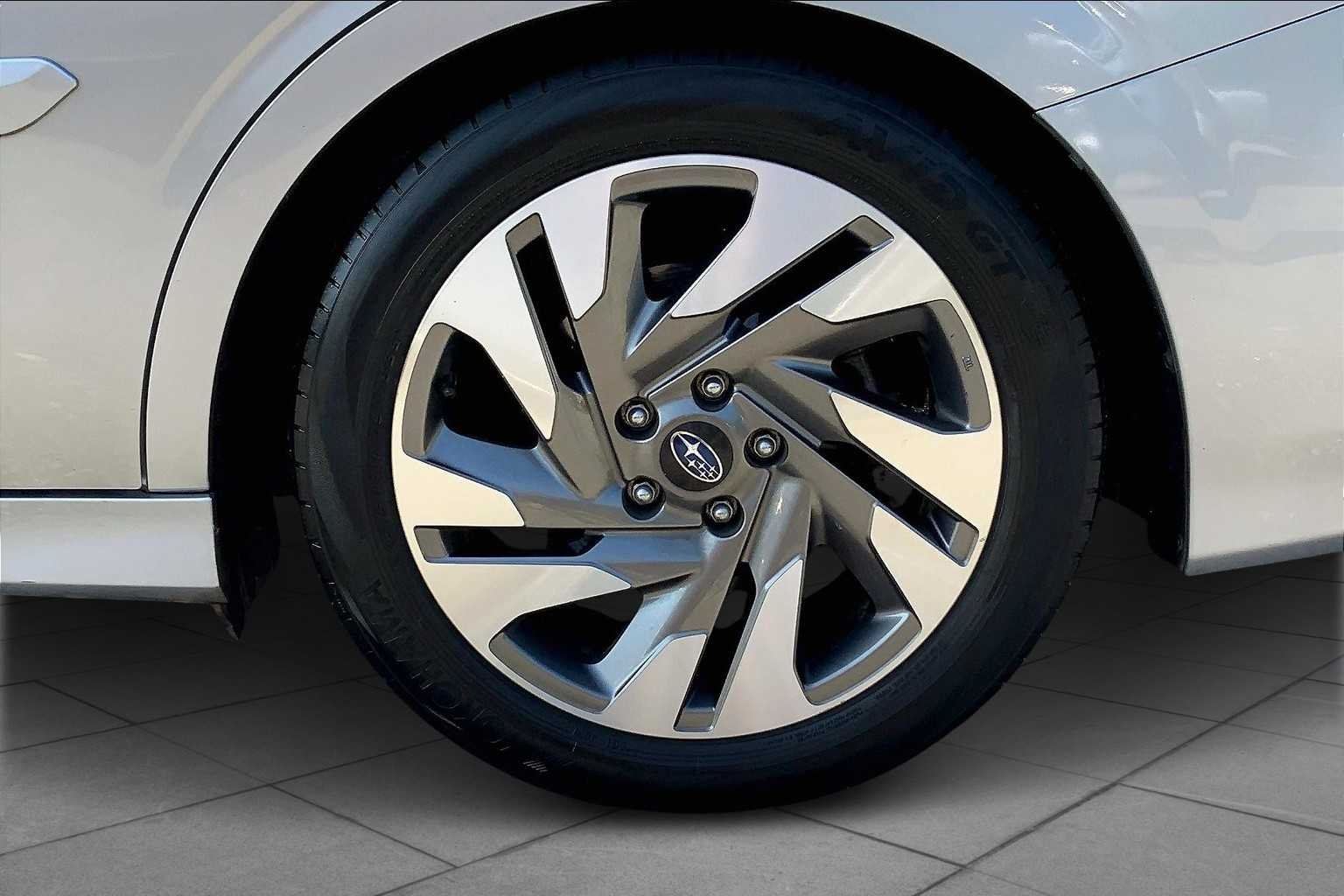 Used 2023 Ice Silver Metallic Subaru Limited image 11