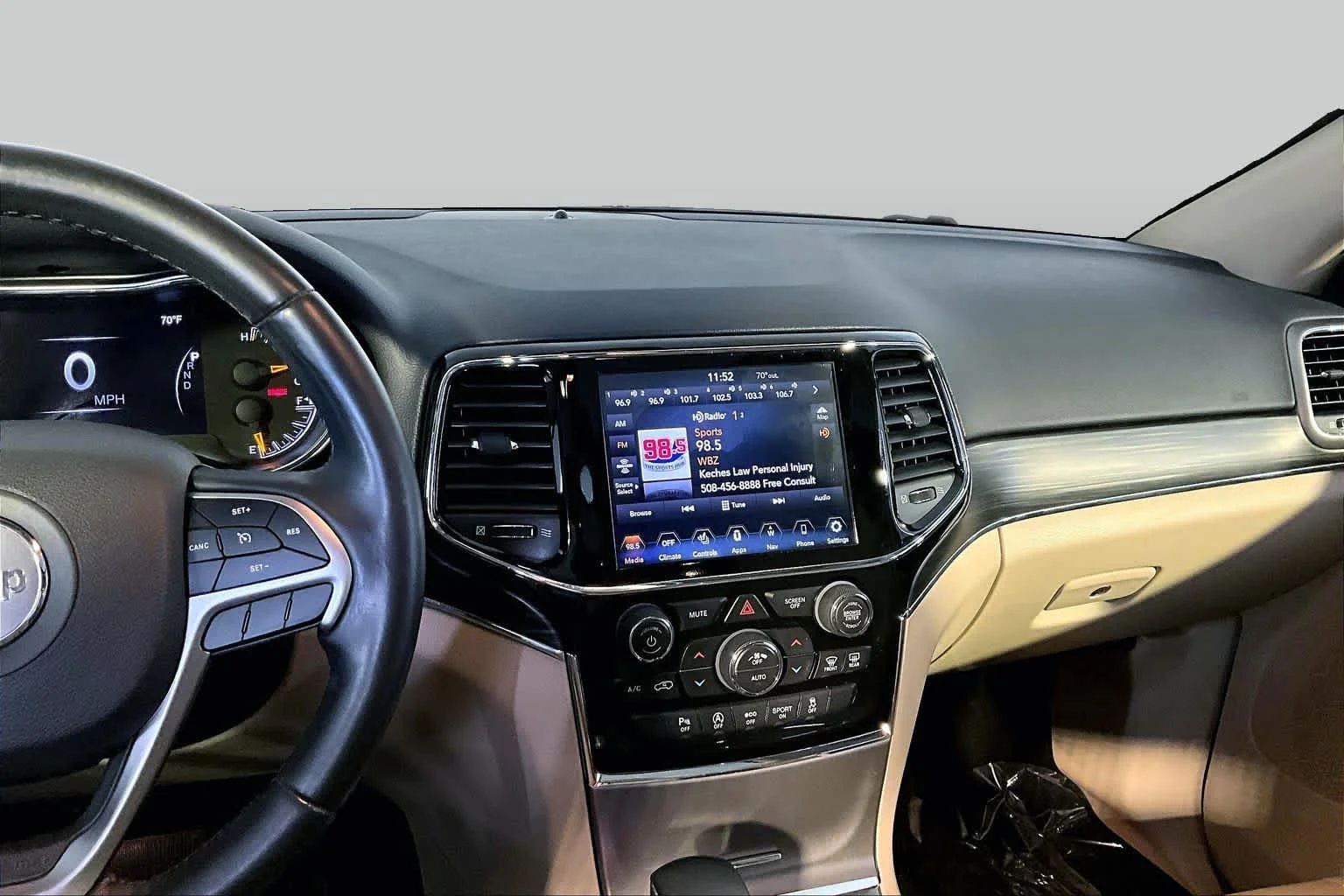 Used 2020 Diamond Black Crystal Pearlcoat Jeep Limited image 7