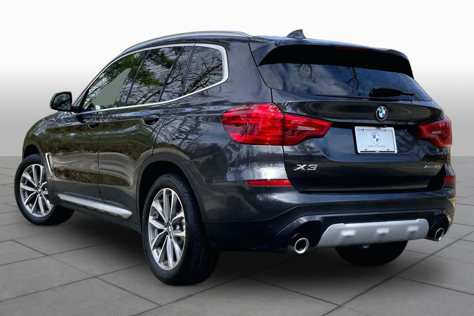 Used 2019 Dark Graphite Metallic BMW xDrive30i image 11