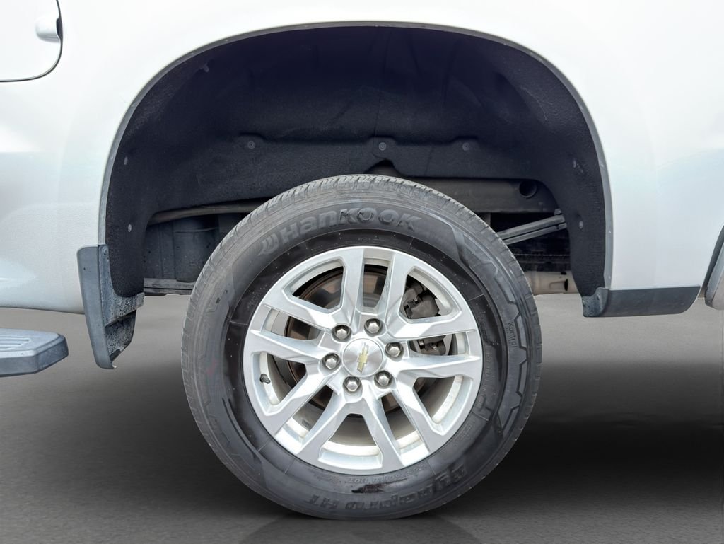 Used 2020 Silver Chevrolet LT image 27