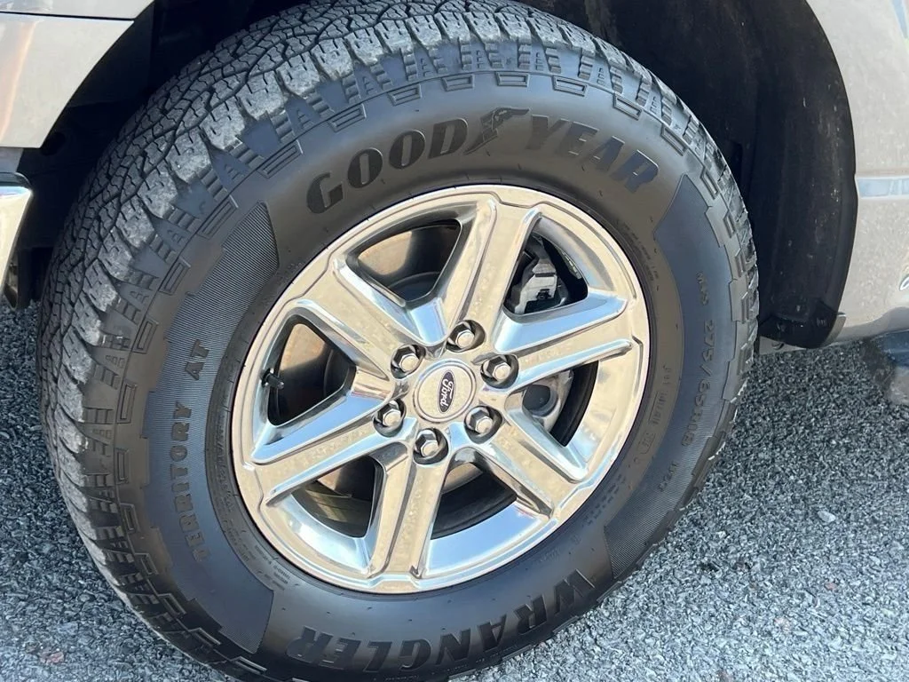 Used 2025 Gray Metallic Ford XLT image 4