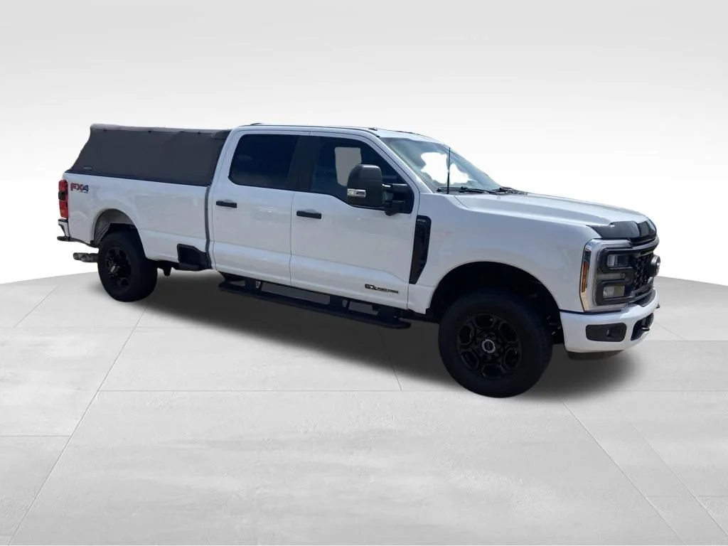 Used 2025 White Ford XL image 10