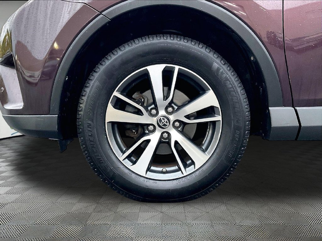 Used 2018 Black Currant Toyota XLE image 5