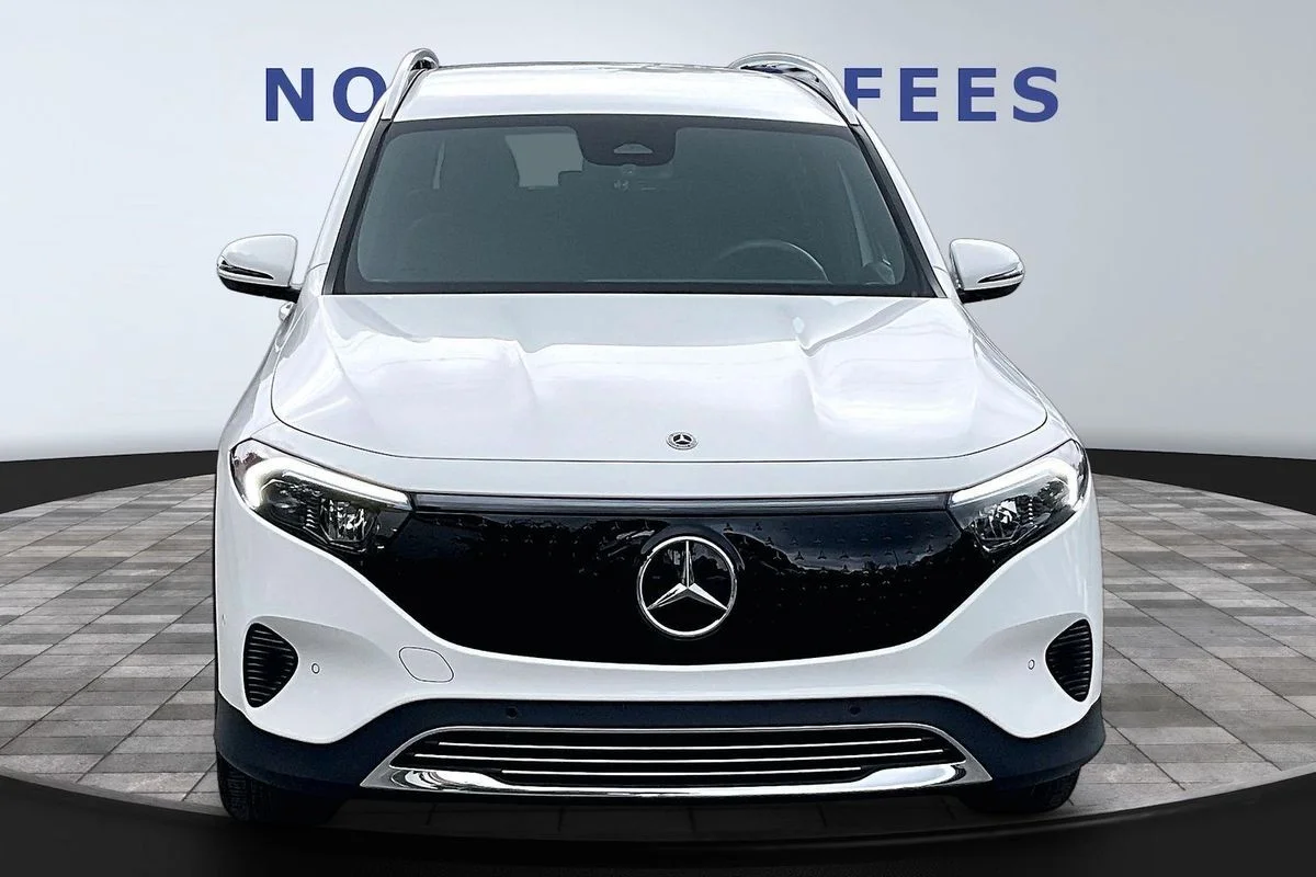 Used 2024  Mercedes-Benz 4MATIC® image 2