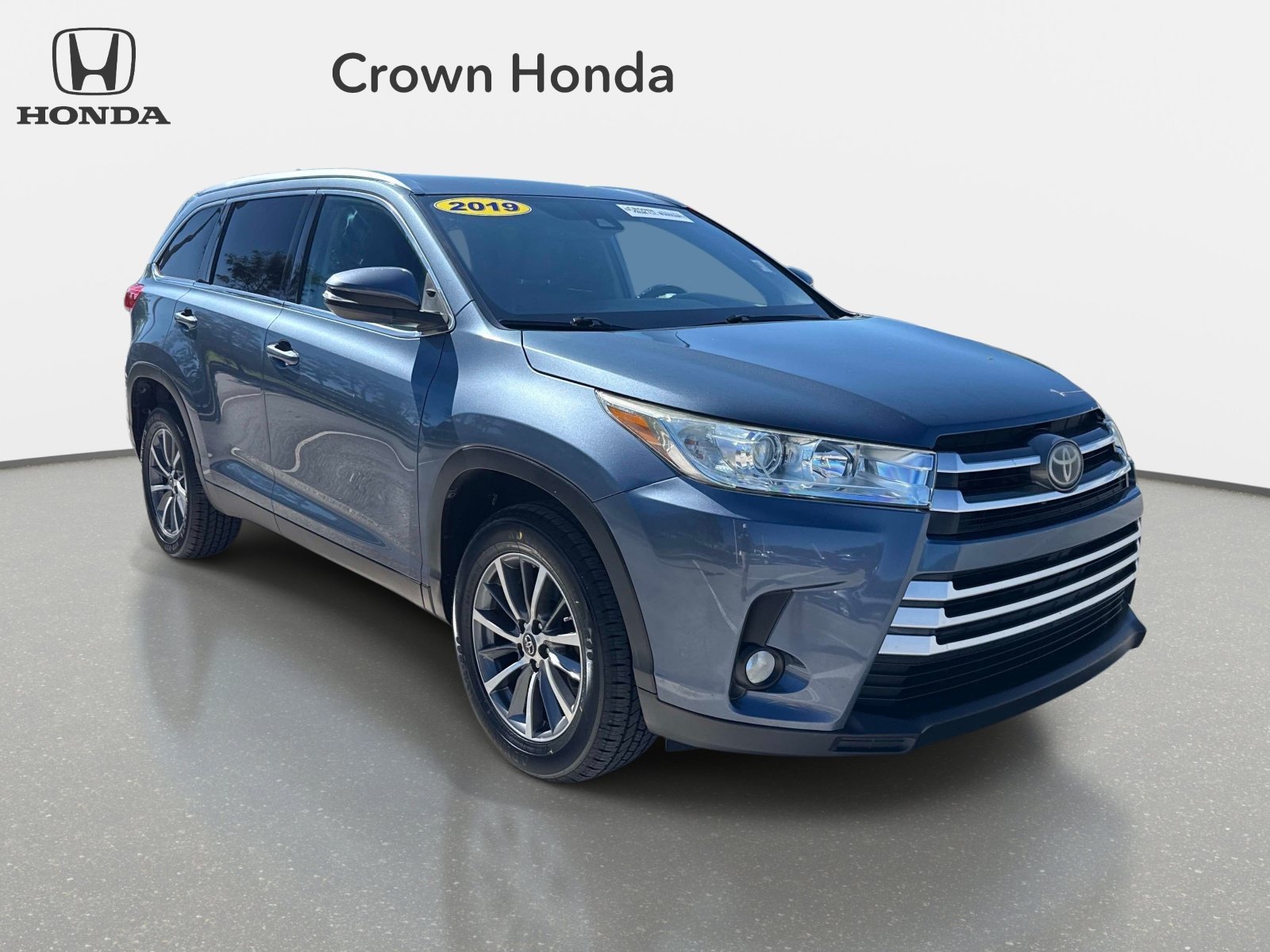 Used 2019 Shoreline Blue Pearl Toyota XLE image 6