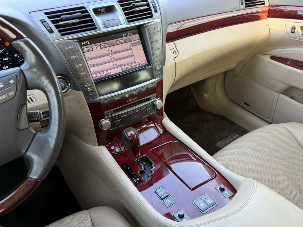 Used 2011 Starfire Pearl Lexus Base image 13