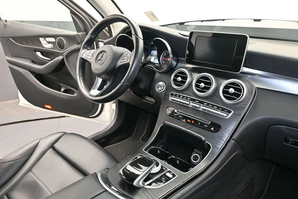 Used 2016  Mercedes-Benz GLC 300 image 25