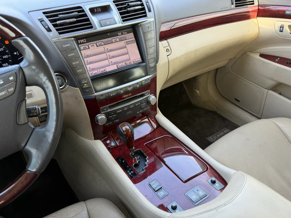 Used 2011 Starfire Pearl Lexus Base image 13