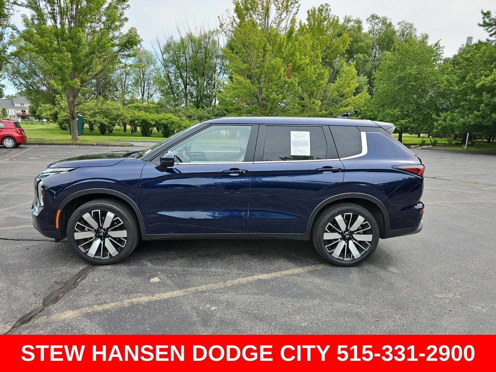 Used 2025 Silver Mitsubishi SE image 1