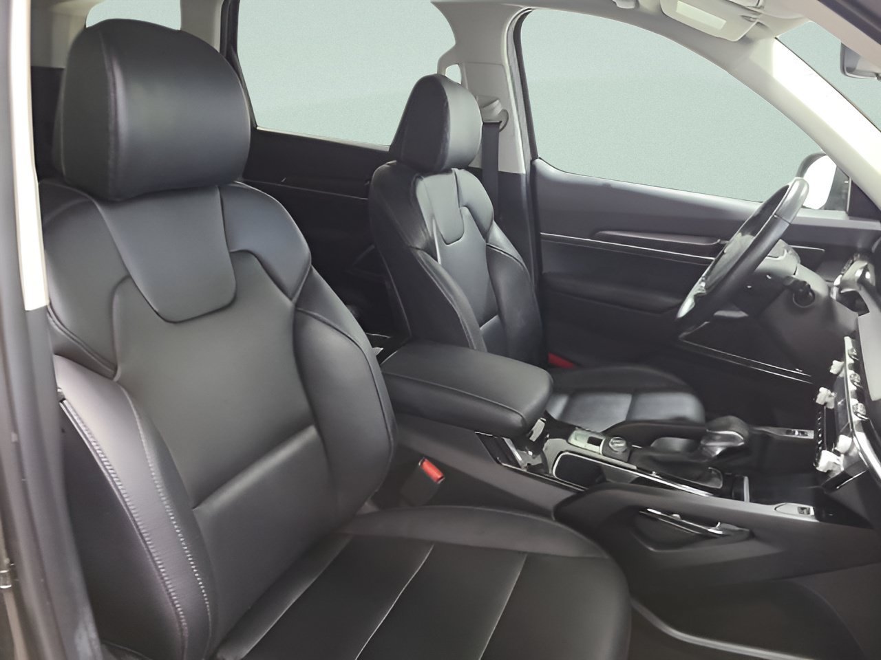 Used 2024 Dark Moss Kia S image 11