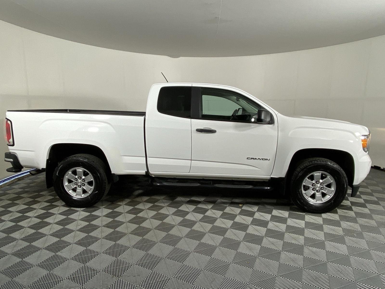 Used 2016 Summit White GMC 2WD image 8