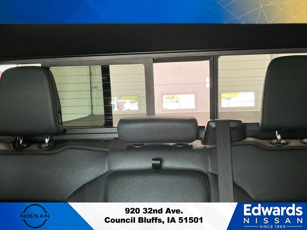 Used 2023 White GMC AT4 image 31