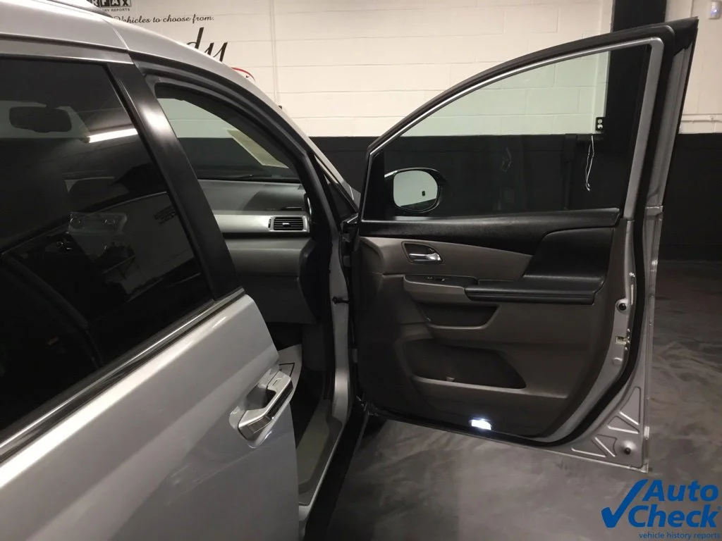 Used 2015 Silver Honda EX-L image 38