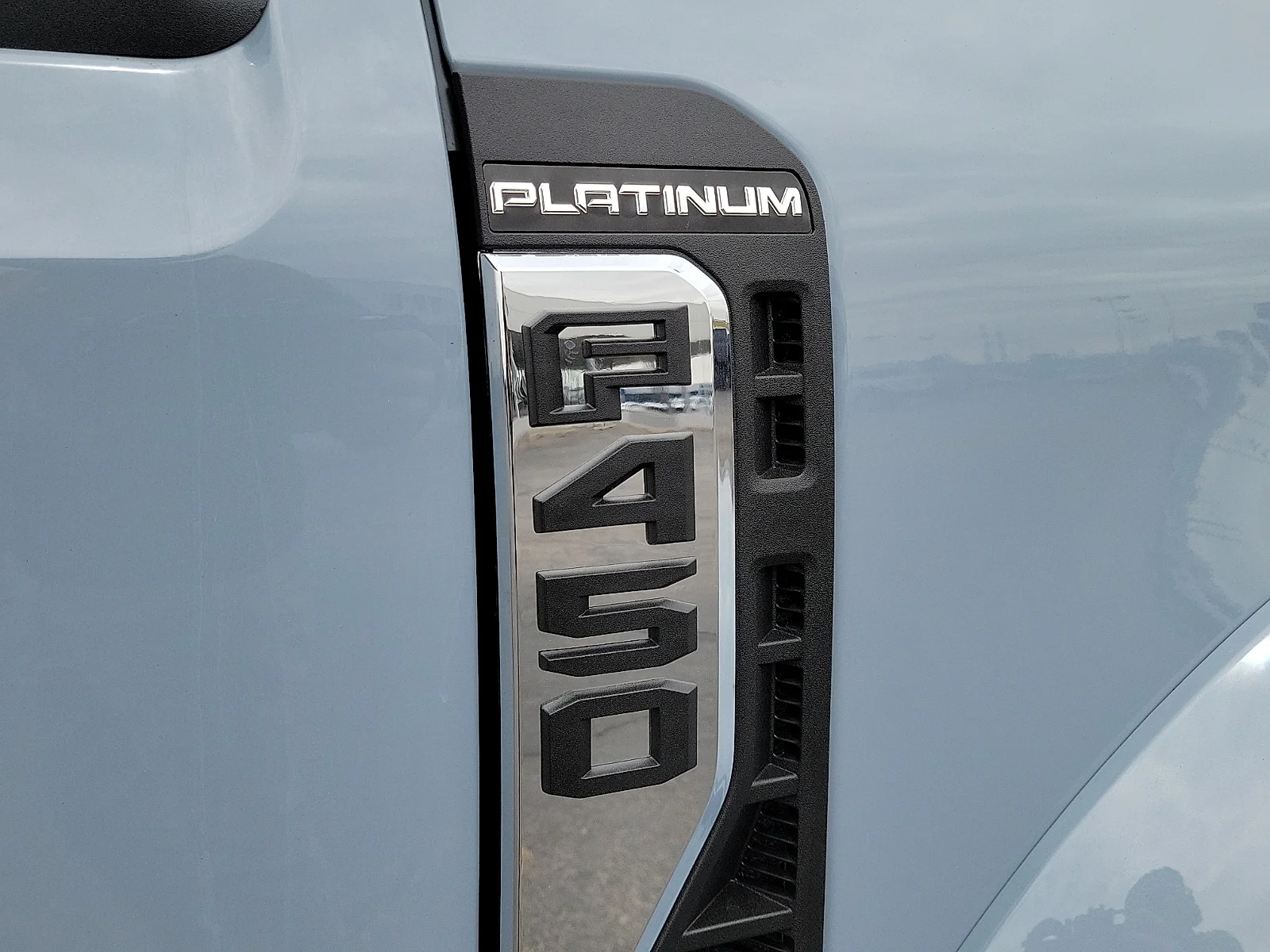 New 2026 Glacier Gray Metallic Tri-Coat Ford F-450&reg; Platinum&reg; image 7