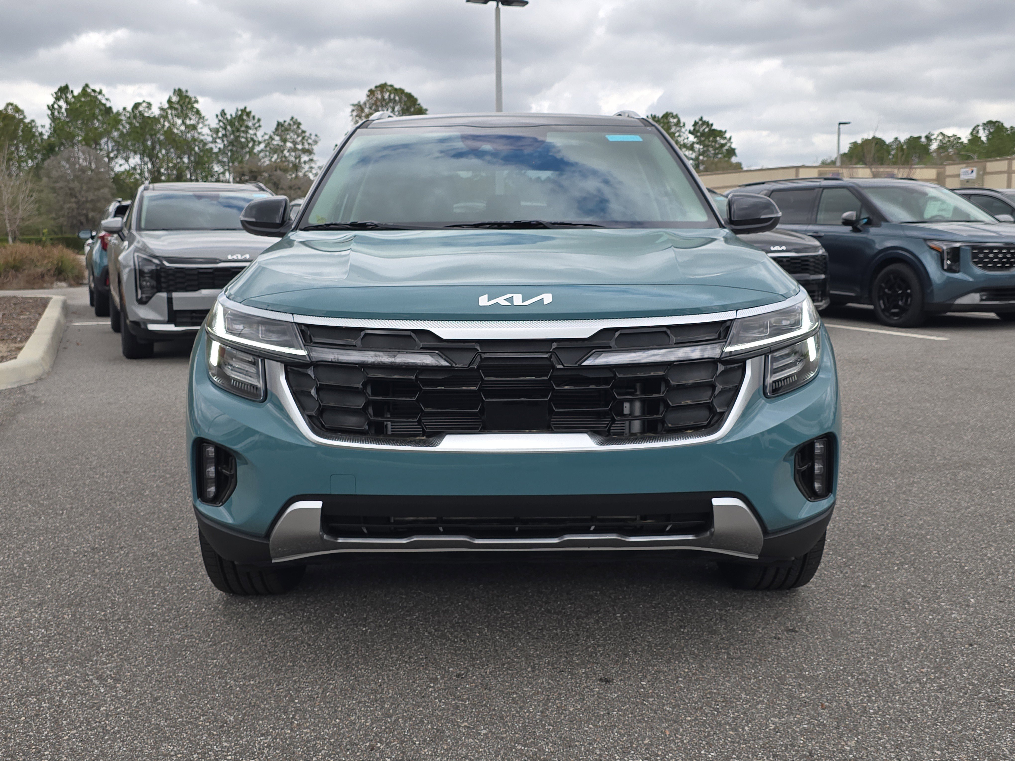 New 2026 Pluton Blue / Black Roof Kia SX image 3