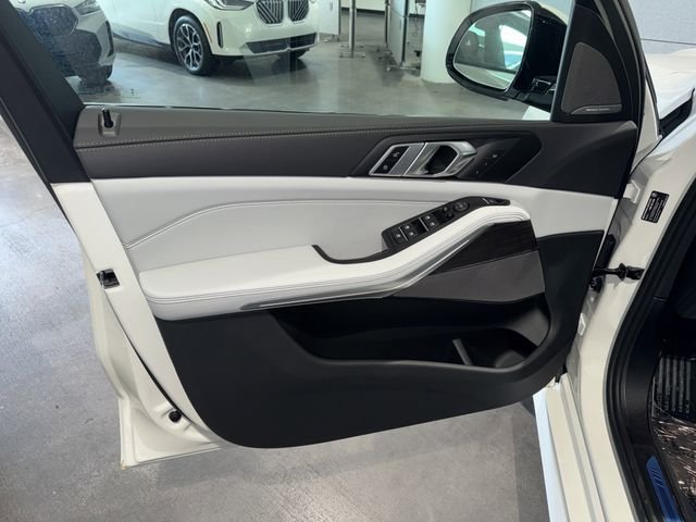 New 2026 Alpine White BMW sDrive40i image 13