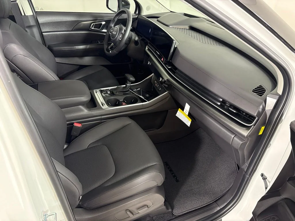 New 2026 Snow White Pearl Kia SX Prestige image 18