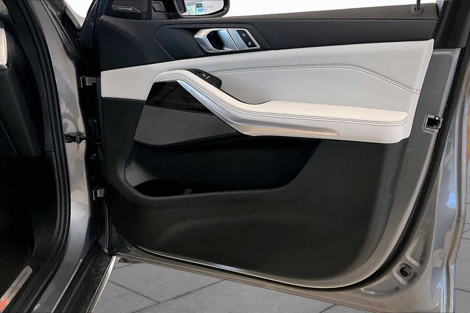 Used 2024 Skyscraper Grey Metallic BMW sDrive40i image 22