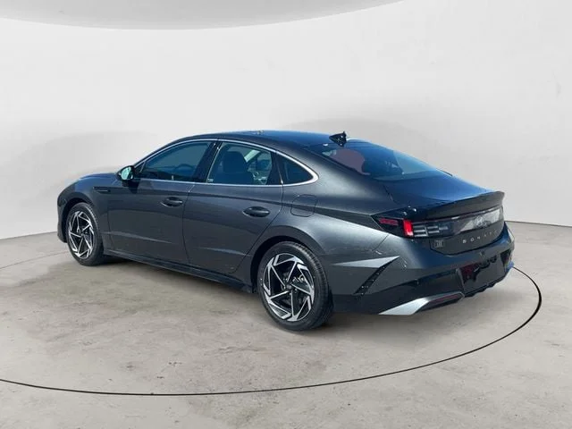 Used 2024 Gray Hyundai SEL image 3