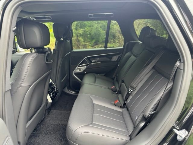 New 2027 Santorini Black Land Rover SE image 13