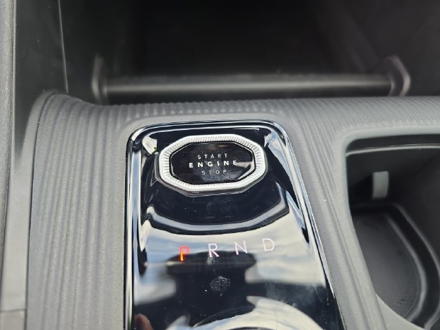 New 2026 Diamond Black Crystal Pearl-Coat Exterior Paint Jeep Laredo image 25