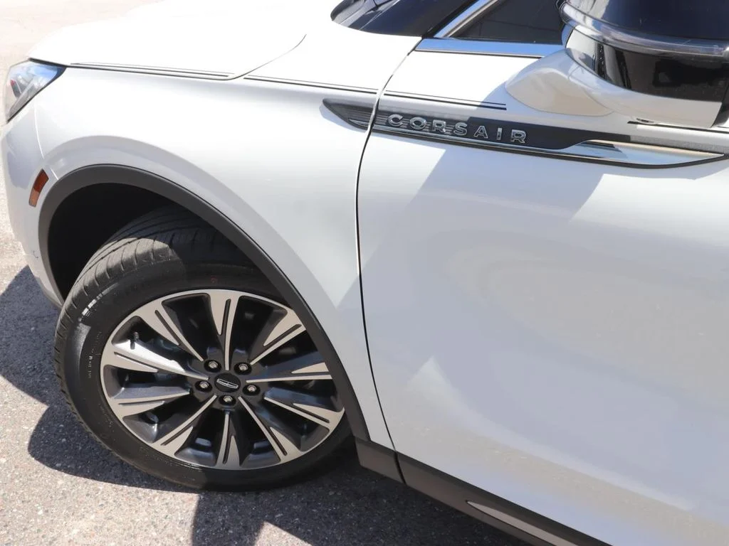 Used 2022 White Lincoln Reserve image 3