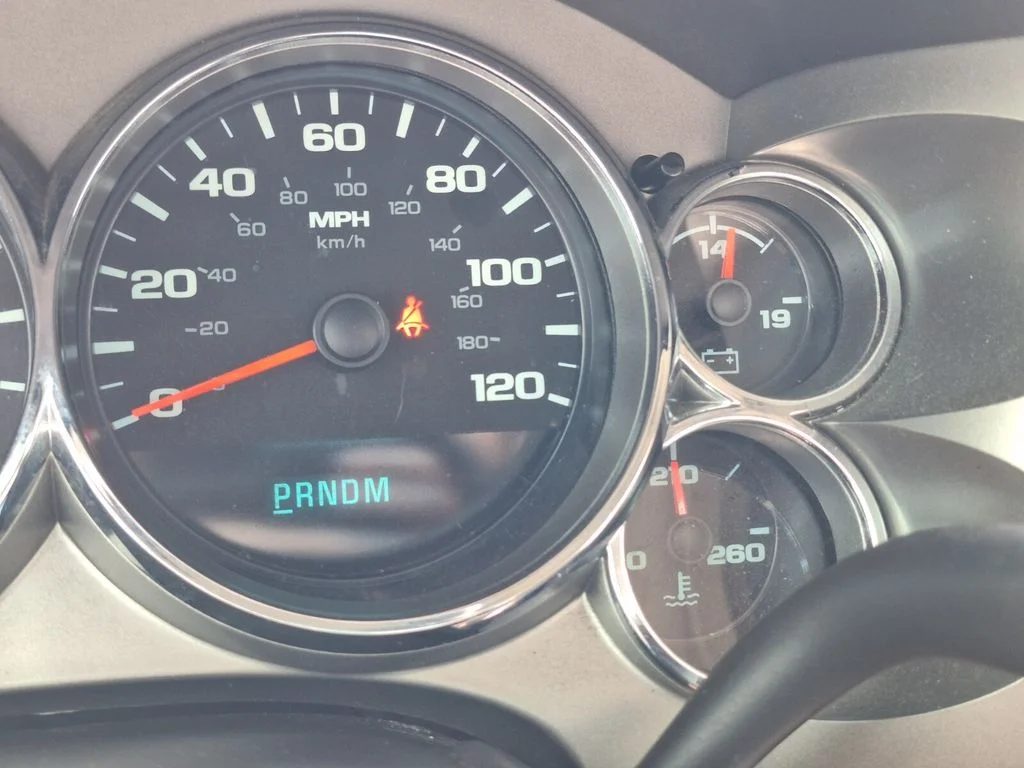 Used 2013 White GMC SLE image 15