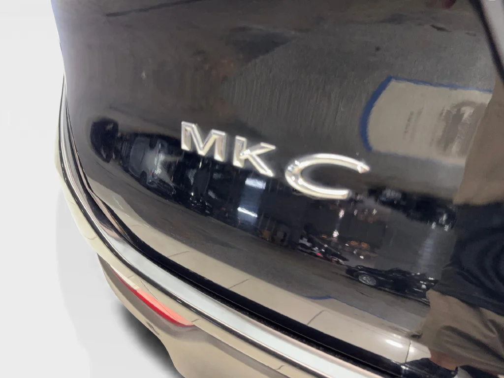 Used 2017 Black Lincoln Reserve image 25
