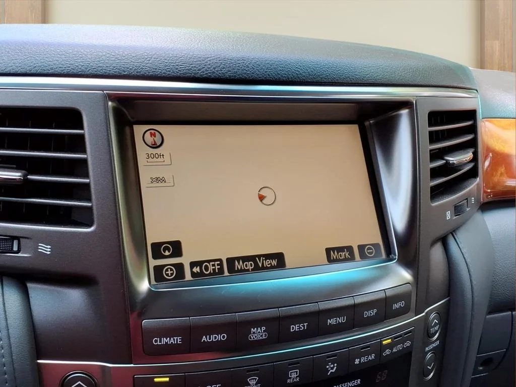 Used 2008  Lexus 570 image 4