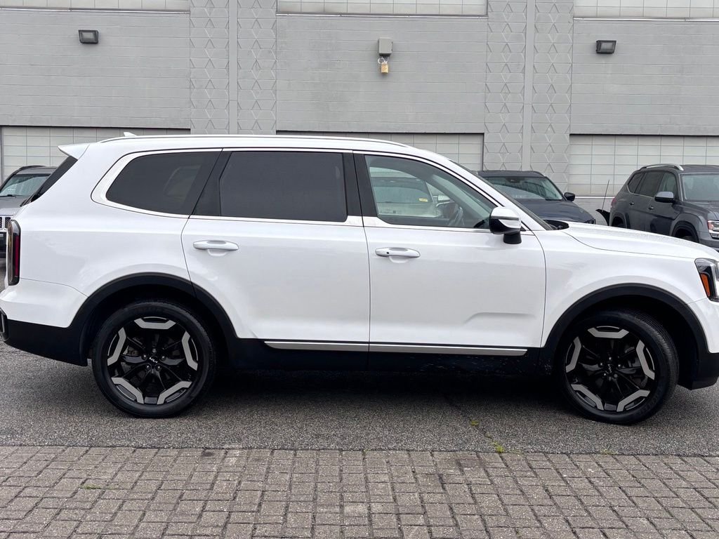 Used 2023 White Kia EX image 6
