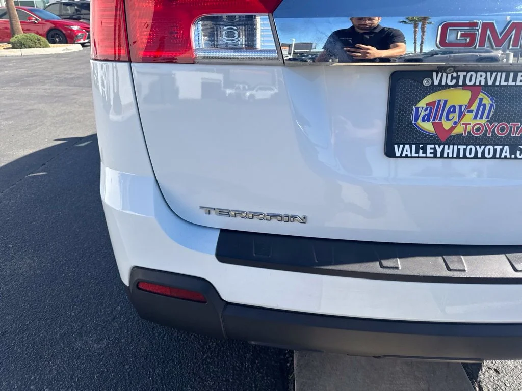 Used 2015 White GMC SLE-1 image 8